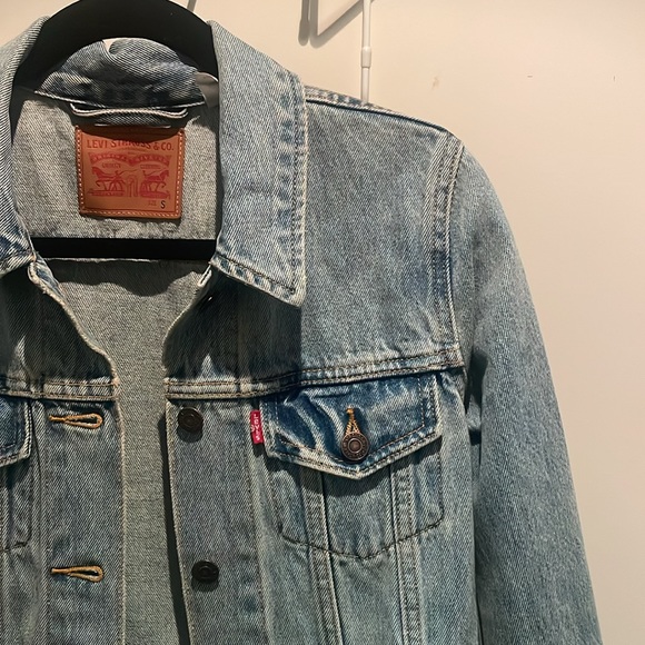 Levi’s Jean Jacket size small. - Picture 4 of 4